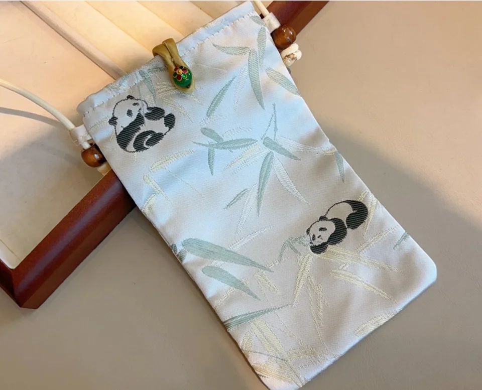 原创新中式国风手工刺绣手机包 / Original Neo-Chinese Style Handmade Embroidered Phone Bag